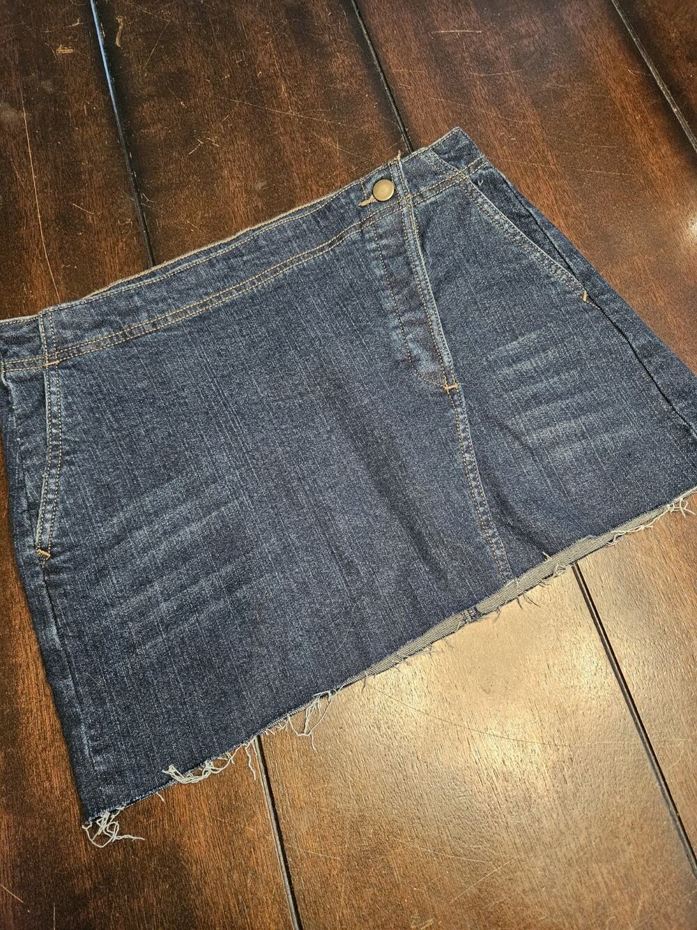Garnet Hill Straight Faux Wrap Denim Skirt Womens Size 6 Cut Off
